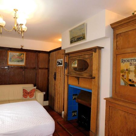 Salty Towers Villa Sheringham Bagian luar foto