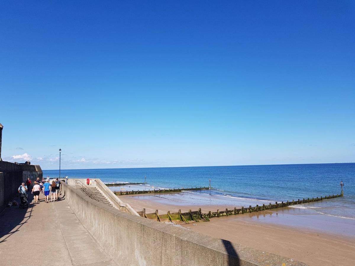 Salty Towers Villa Sheringham Bagian luar foto