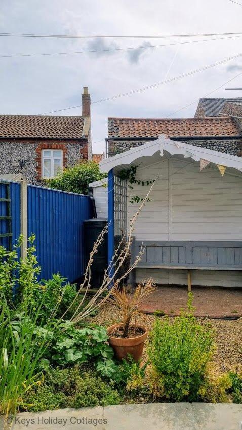 Salty Towers Villa Sheringham Bagian luar foto